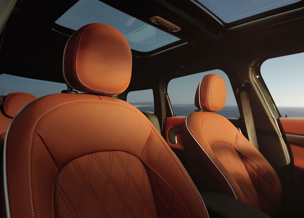 The MINI Countryman SAV’s leather upholstery in the front seats.