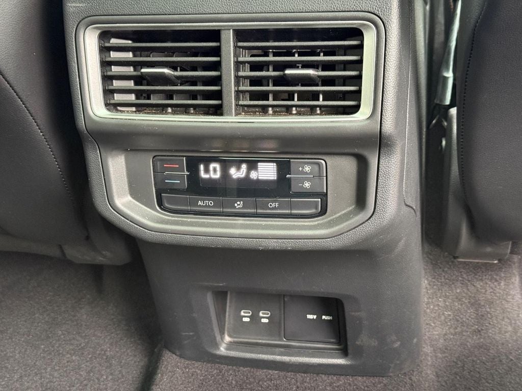 2024 Volkswagen Atlas 2.0T Peak Edition SEL