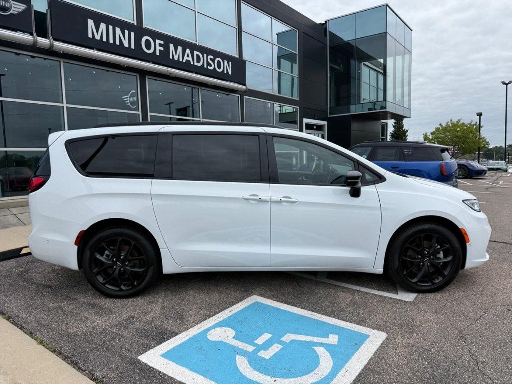 2025 Chrysler Pacifica Limited