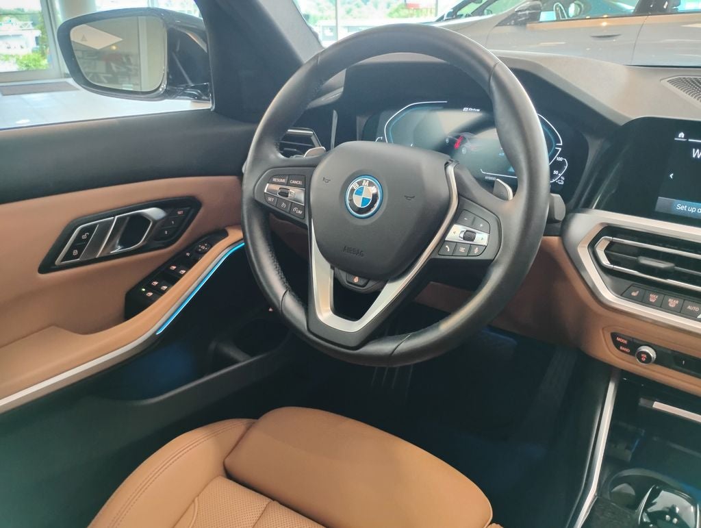 2022 BMW 3 Series 330e xDrive