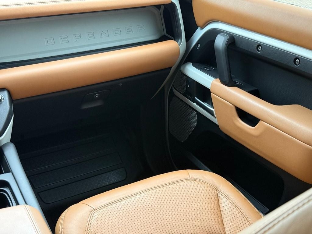 2023 Land Rover Defender 130 SE