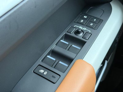 2023 Land Rover Defender 130 SE