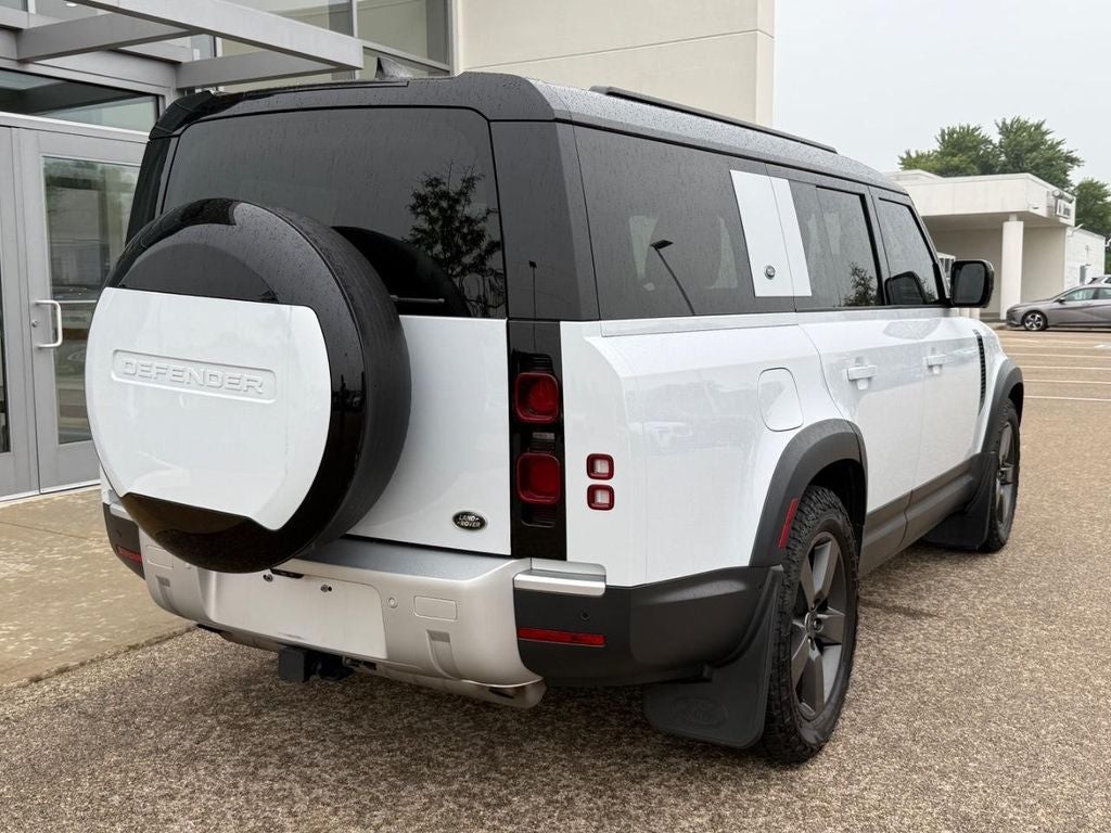 2023 Land Rover Defender 130 SE