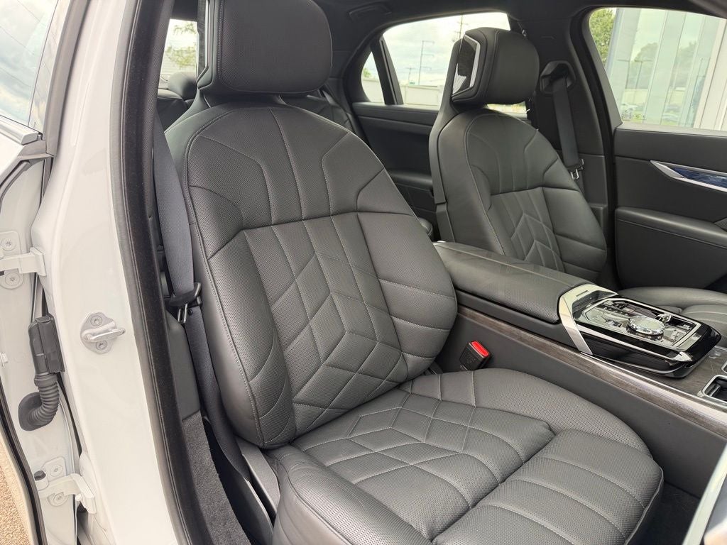2025 BMW 7 Series 760i xDrive