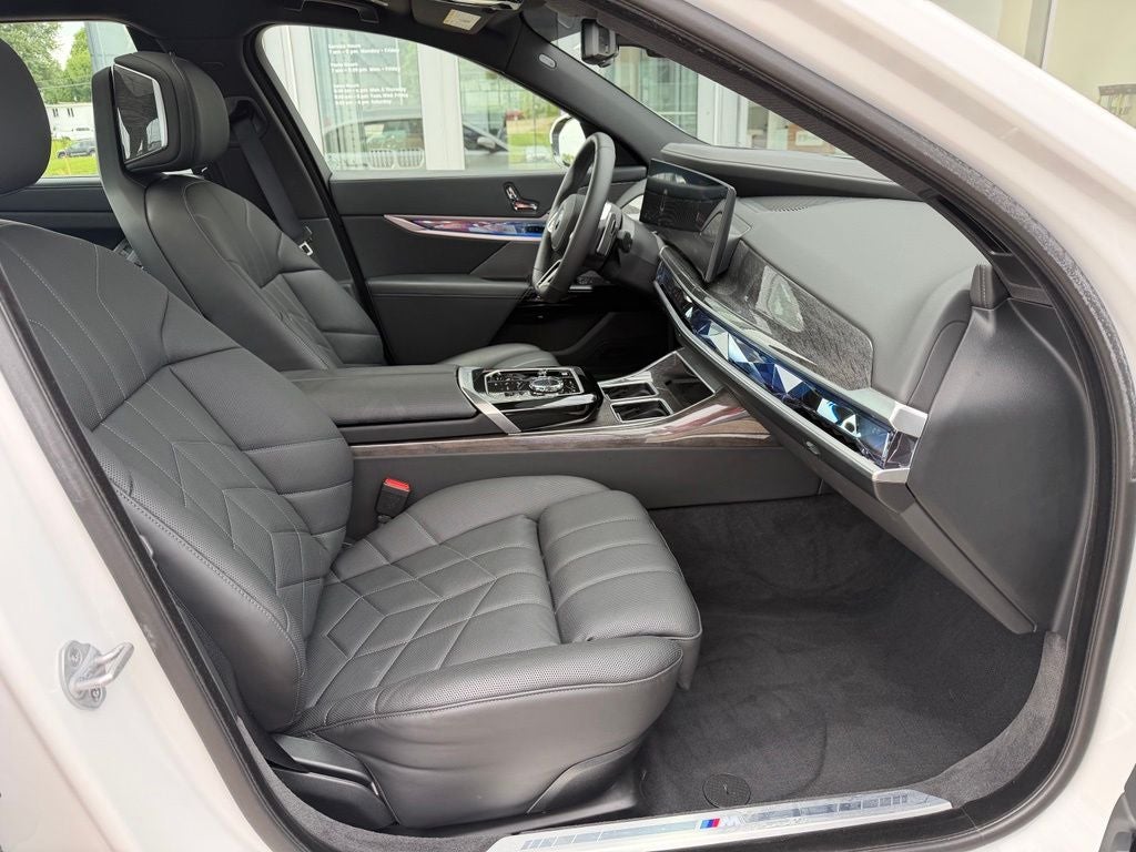 2025 BMW 7 Series 760i xDrive