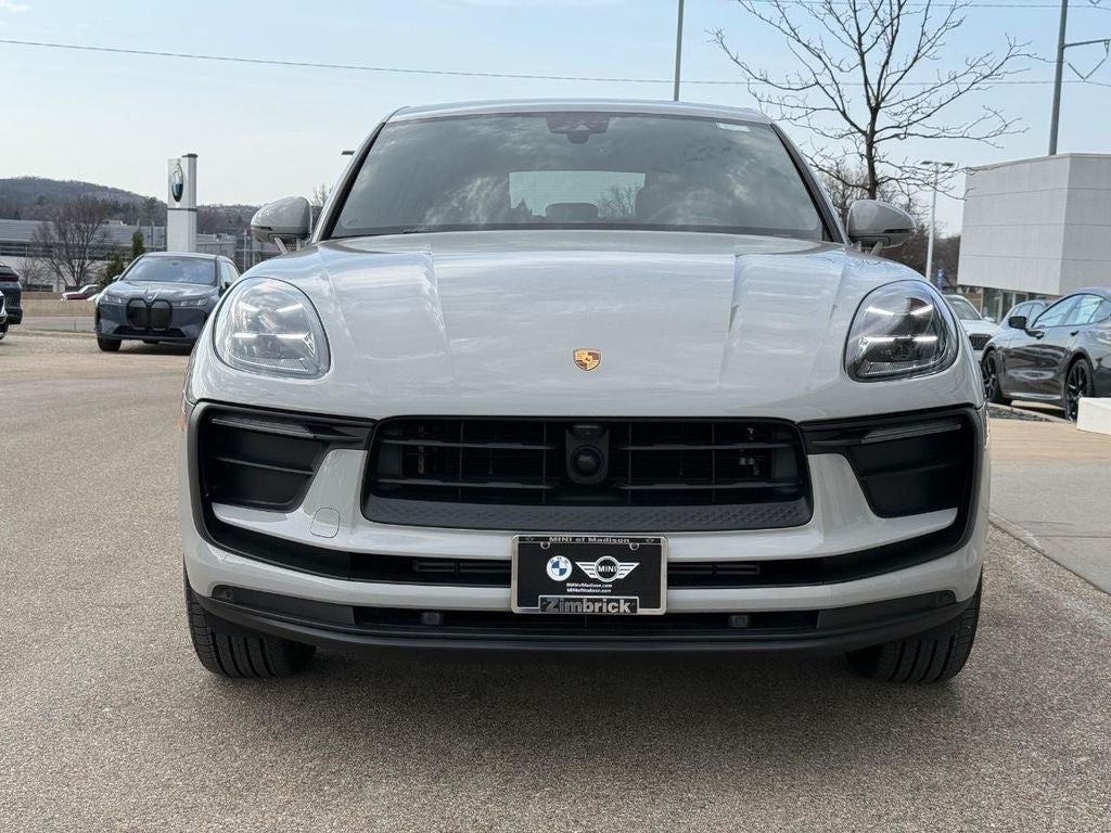 2025 Porsche Macan Base