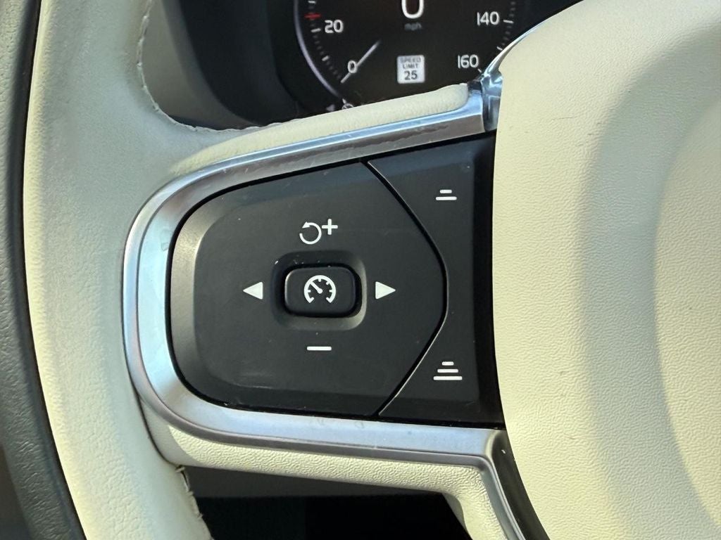 2021 Volvo XC60 T5 Momentum