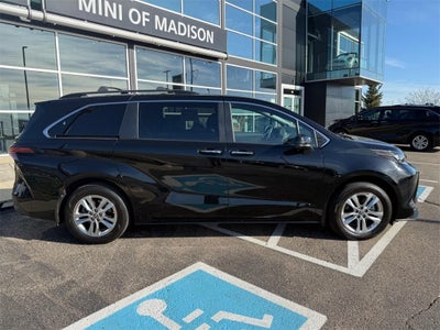 2022 Toyota Sienna Woodland Edition