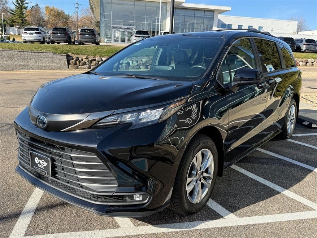 2022 Toyota Sienna Woodland Edition