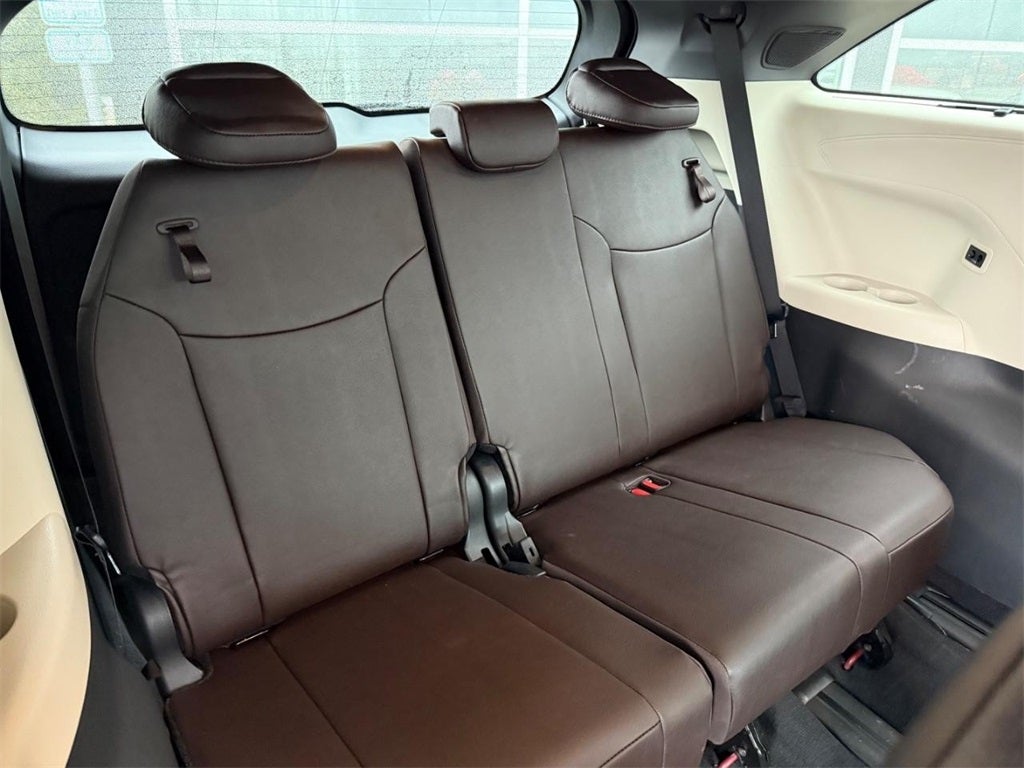 2023 Toyota Sienna Platinum 7 Passenger