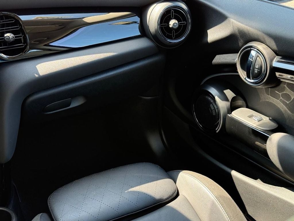 2024 MINI HARDTOP 2 DOOR Iconic