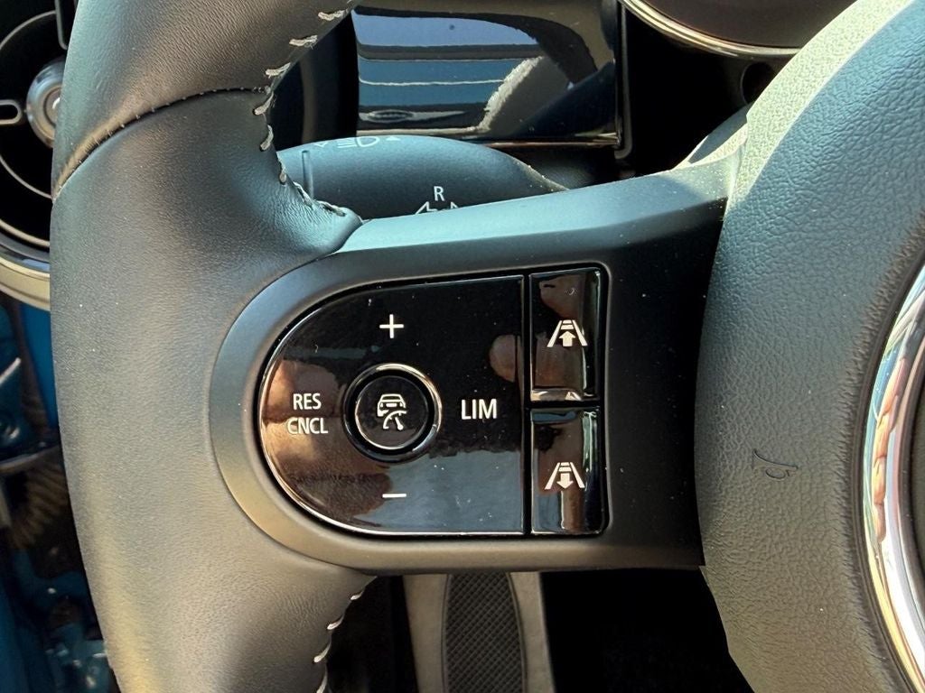 2024 MINI HARDTOP 2 DOOR Iconic