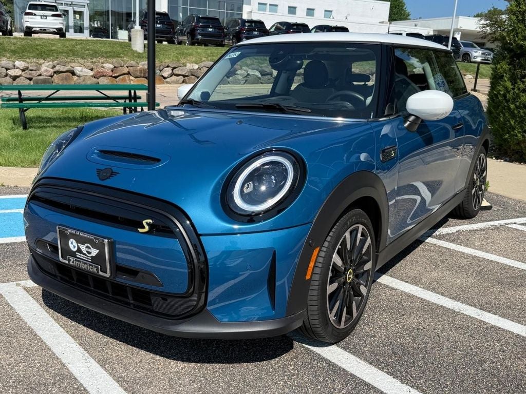2024 MINI HARDTOP 2 DOOR Iconic