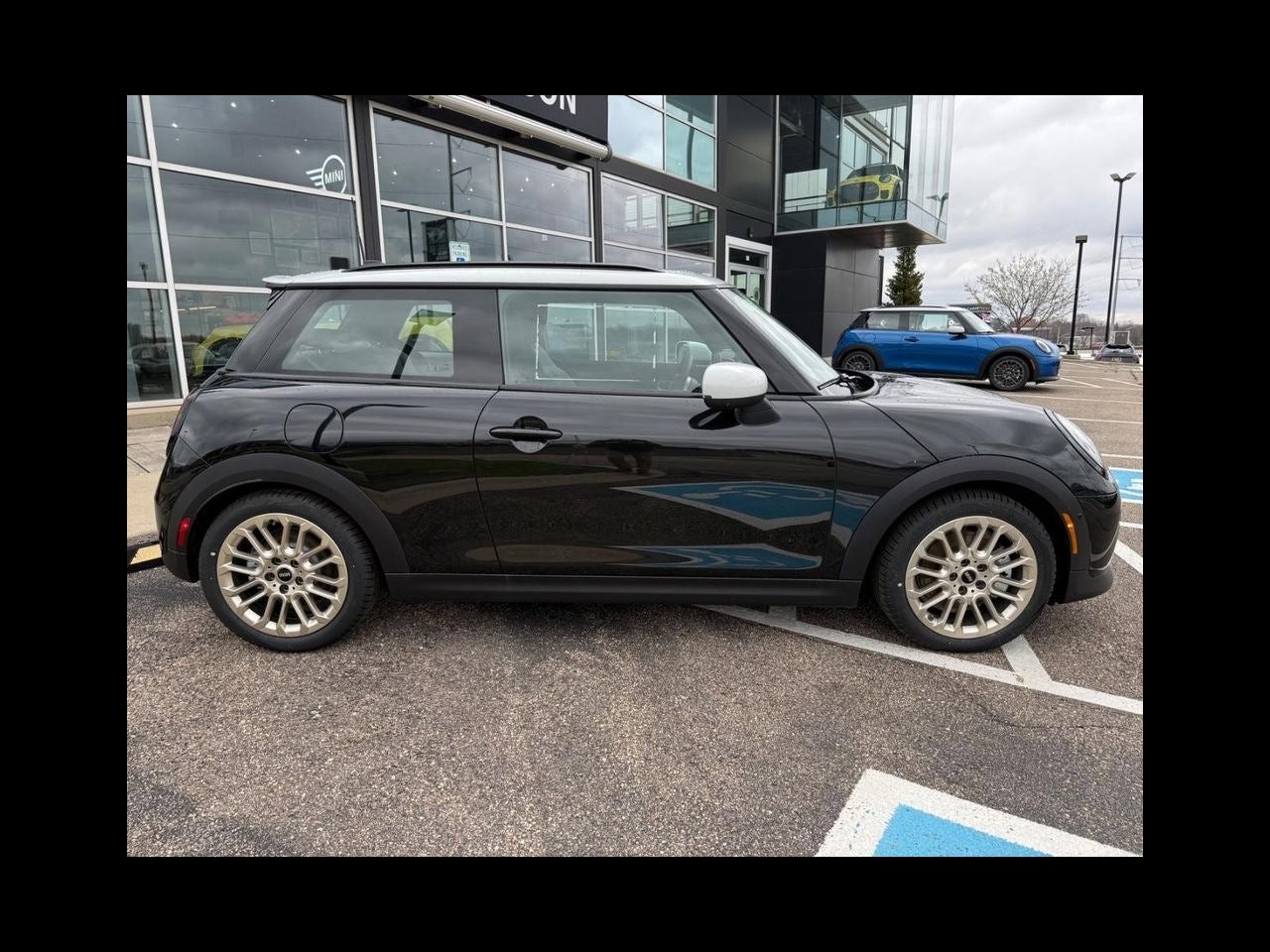 2026 MINI 2 DOOR ICONIC