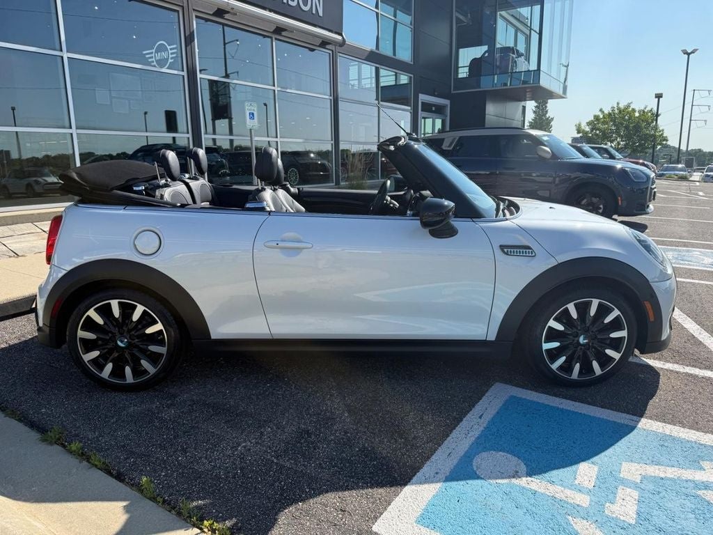 2024 MINI CONVERTIBLE Iconic