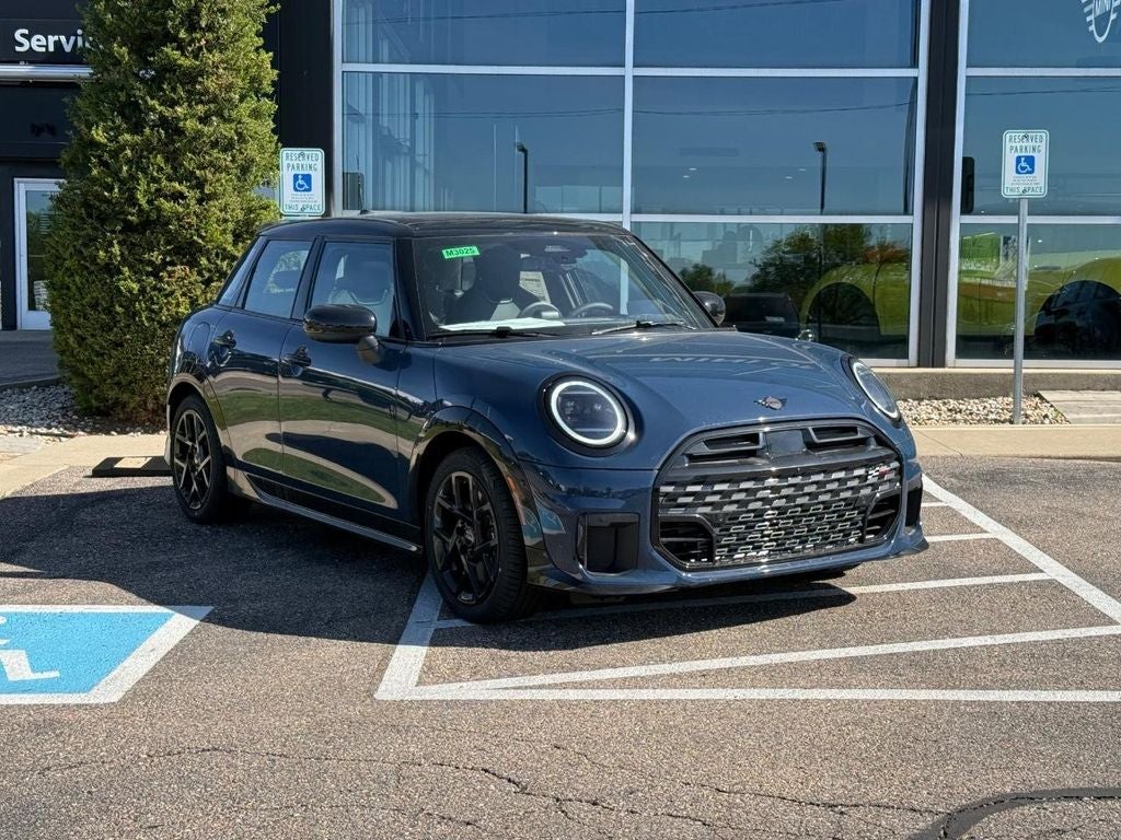 2026 MINI Hardtop Cooper S's photo