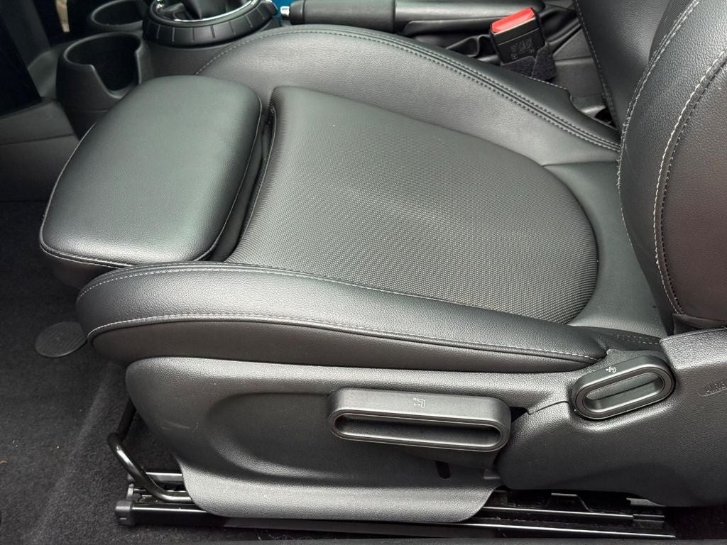 2017 MINI HARDTOP 2 DOOR Base