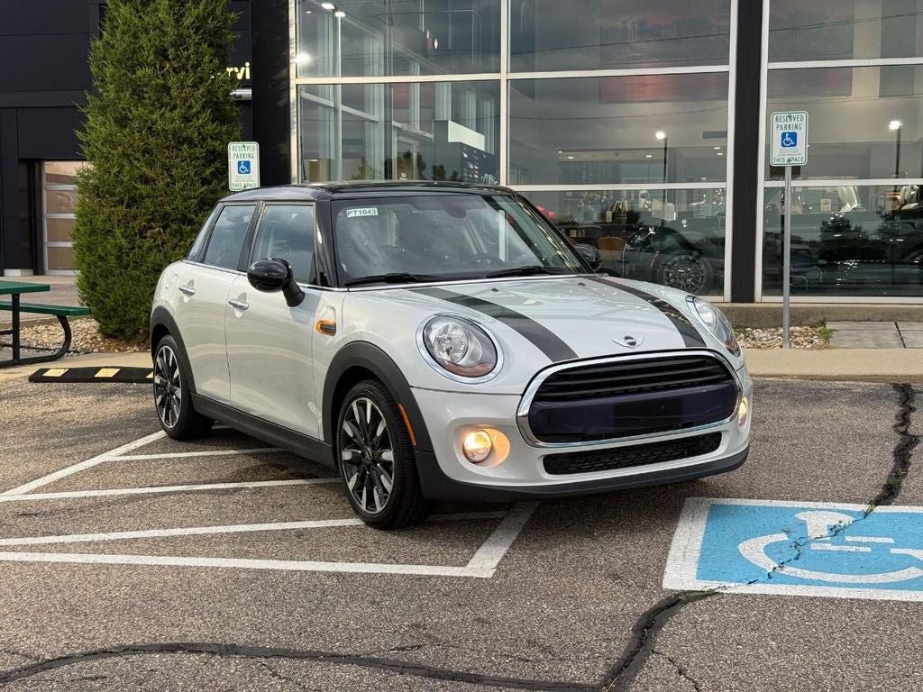 2016 MINI HARDTOP 4 DOOR Base