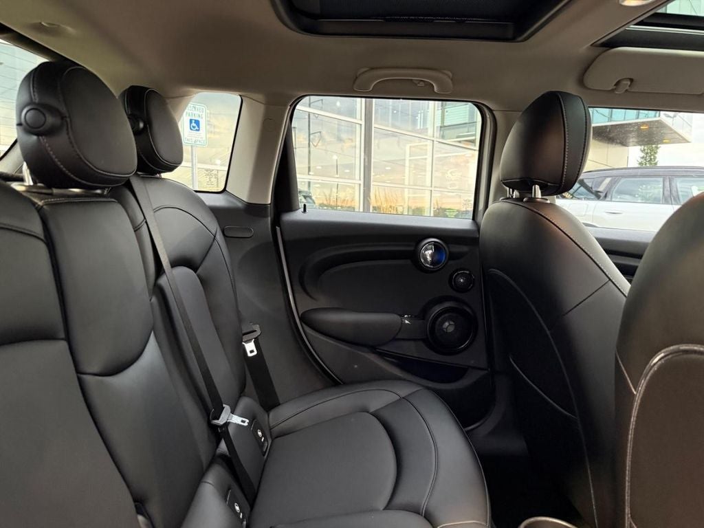 2016 MINI HARDTOP 4 DOOR Base