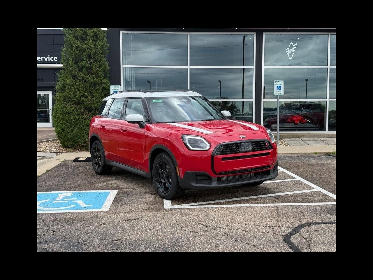 2027 MINI Countryman S ALL4 Oxford Edition's photo