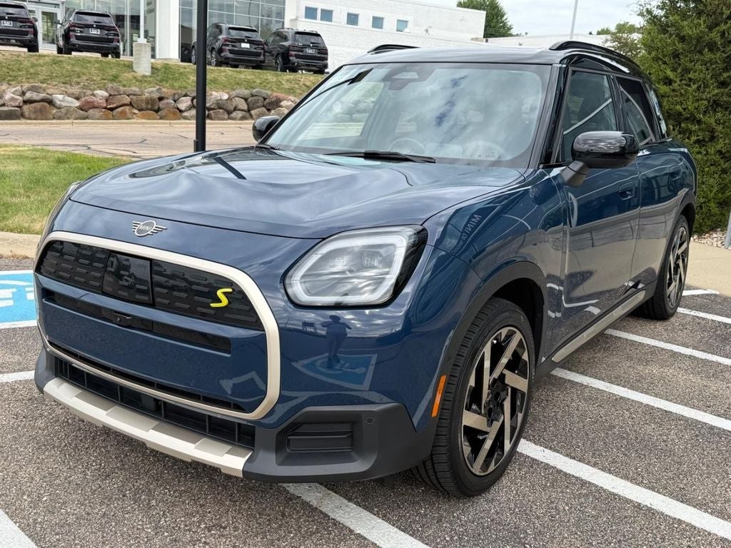 2025 MINI COUNTRYMAN Iconic