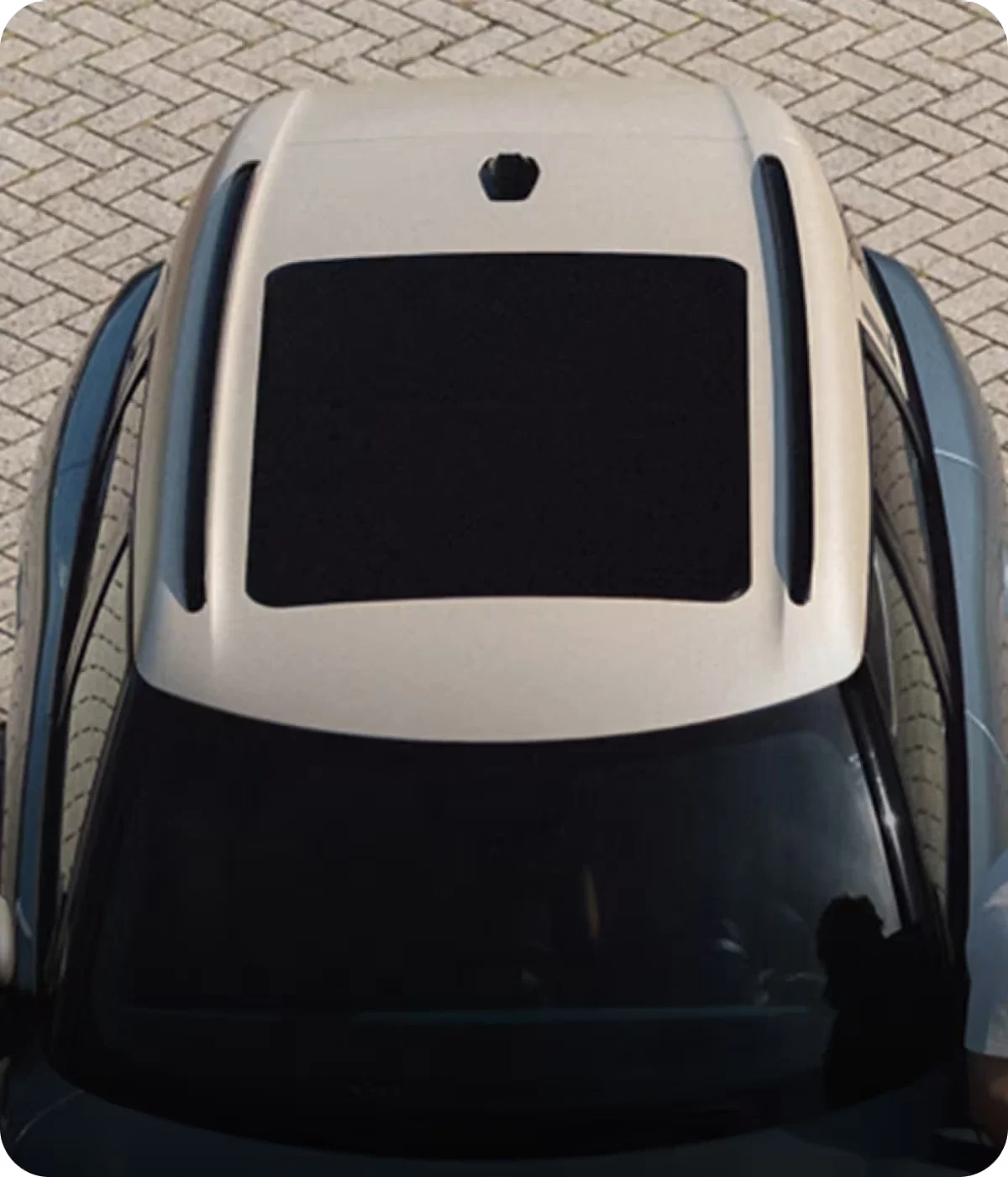 The Panoramic Moonroof of the MINI Countryman SE ALL4.